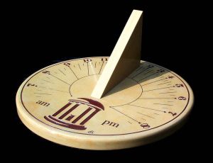 780px-Chapel_Hill_Sundial_Carmichael